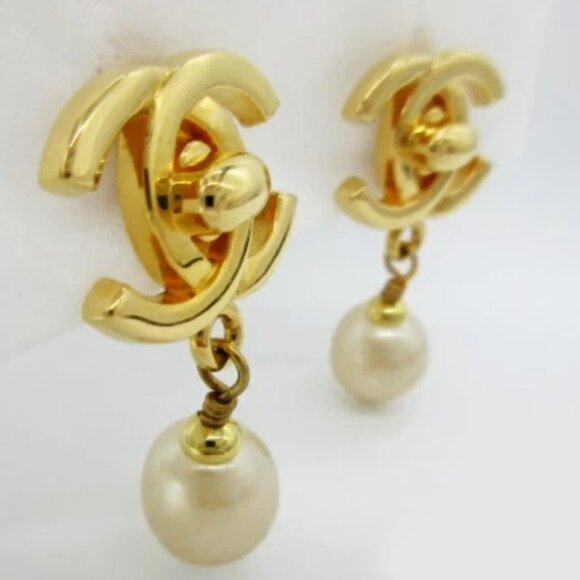 CHANEL CC Logos Turnlock Pearl Dangle Clip-On Earrings Gold Tone 96A Auth #8175 - Picture 2 of 8